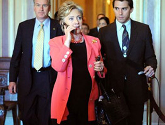 مستحضرات تجميل كلينتون.. تخفي آثار قلة النوم!! صورة رقم 14 مستحضرات تجميل كلينتون.. تخفي آثار قلة النوم!! صورة رقم 14