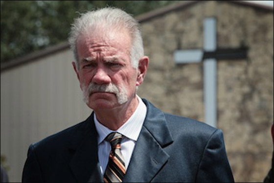 بنسون يكافىء القس جونز بسيارة لعدم حرقه القرآن!  صورة رقم 4