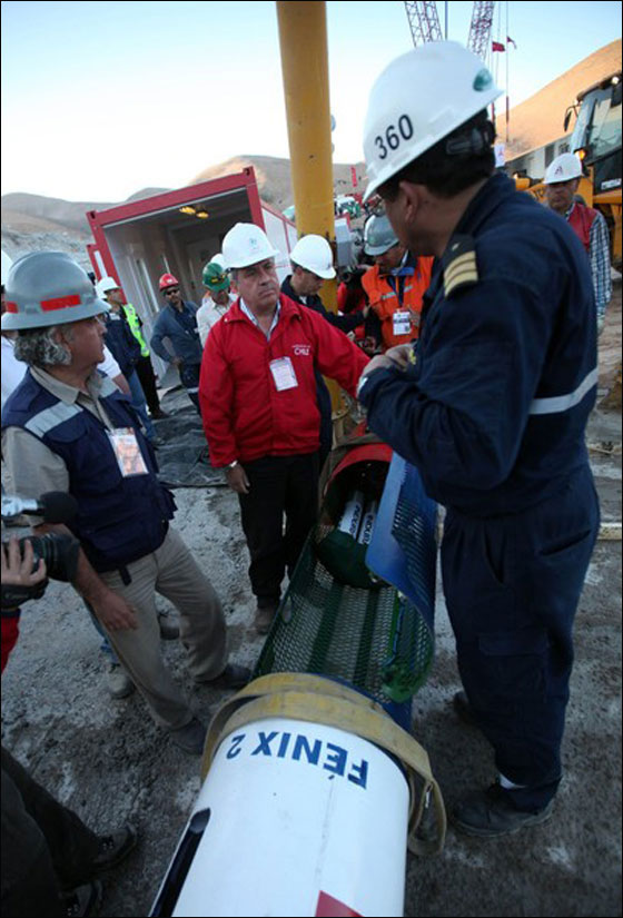 عرض ملابس واواني عمال منجم تشيلي في متحف!! صورة رقم 2 عرض ملابس واواني عمال منجم تشيلي في متحف!! صورة رقم 2