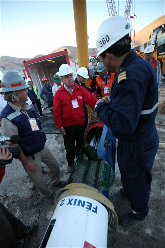 عرض ملابس واواني عمال منجم تشيلي في متحف!! صورة رقم 5 عرض ملابس واواني عمال منجم تشيلي في متحف!! صورة رقم 5
