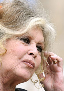 بريجيت باردو ستنافس ساركوزي.. لتحريم 