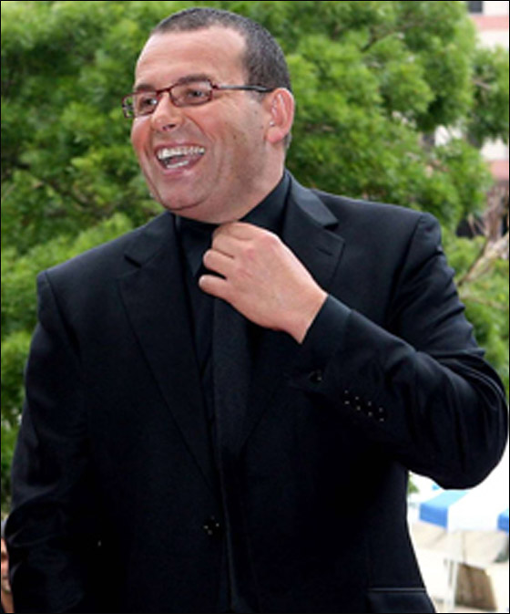 مذيع يقدم استقالته بعد تلقي 1500 شكوى بسبب تصريحاته العنصرية! صورة رقم 1 مذيع يقدم استقالته بعد تلقي 1500 شكوى بسبب تصريحاته العنصرية! صورة رقم 1