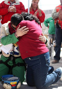 بعد سنوات.. 5 من عمال المنجم الناجين يتممون مراسم زواجهم! صورة رقم 1 بعد سنوات.. 5 من عمال المنجم الناجين يتممون مراسم زواجهم! صورة رقم 1