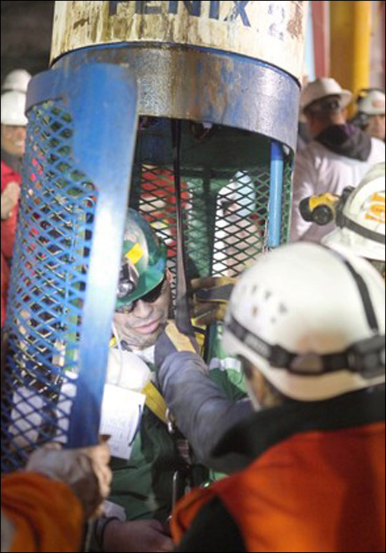 بعد سنوات.. 5 من عمال المنجم الناجين يتممون مراسم زواجهم! صورة رقم 27 بعد سنوات.. 5 من عمال المنجم الناجين يتممون مراسم زواجهم! صورة رقم 27