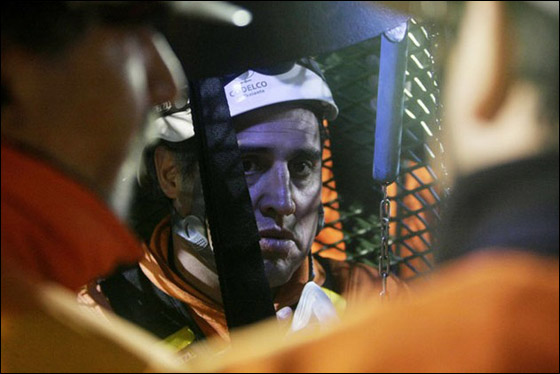 بعد سنوات.. 5 من عمال المنجم الناجين يتممون مراسم زواجهم! صورة رقم 34 بعد سنوات.. 5 من عمال المنجم الناجين يتممون مراسم زواجهم! صورة رقم 34