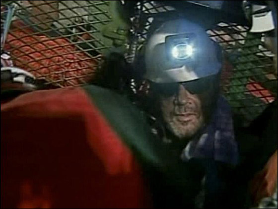 بعد سنوات.. 5 من عمال المنجم الناجين يتممون مراسم زواجهم! صورة رقم 16 بعد سنوات.. 5 من عمال المنجم الناجين يتممون مراسم زواجهم! صورة رقم 16