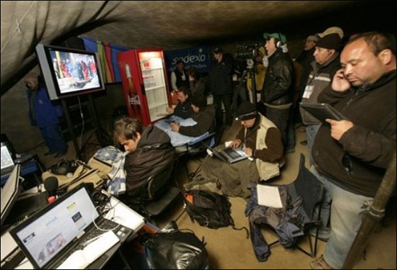 بعد سنوات.. 5 من عمال المنجم الناجين يتممون مراسم زواجهم! صورة رقم 3 بعد سنوات.. 5 من عمال المنجم الناجين يتممون مراسم زواجهم! صورة رقم 3