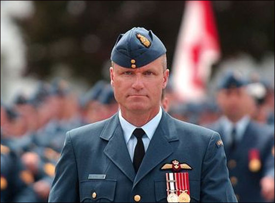 الطيار الذي اؤتمن على حياة الملكة اليزابيث قاتل ومغتصب! صورة رقم 5 الطيار الذي اؤتمن على حياة الملكة اليزابيث قاتل ومغتصب! صورة رقم 5