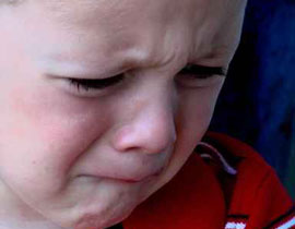 بئس الاباء.. يستخدم جمر النرجيلة لتعذيب ابنه!! صورة رقم 1