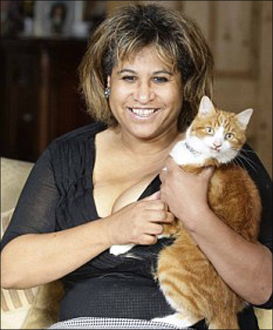 زوجة مشرع بريطاني تمثل امام المحكمة بتهمة سرقة قطة!  صورة رقم 4