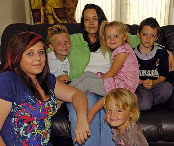 كارثة في بريطانيا.. الام رحلت وتركت روحها لابنائها!! صورة رقم 4 كارثة في بريطانيا.. الام رحلت وتركت روحها لابنائها!! صورة رقم 4