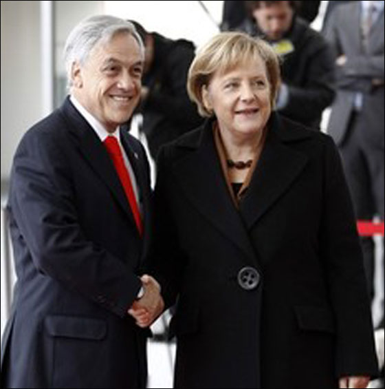 مصافحة المستشارة الألمانية ميركل للاعب أوزيل تحدث أزمة سياسية! صورة رقم 4 مصافحة المستشارة الألمانية ميركل للاعب أوزيل تحدث أزمة سياسية! صورة رقم 4