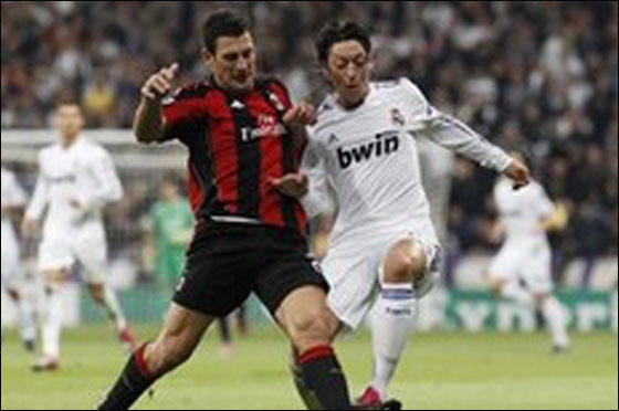 مصافحة المستشارة الألمانية ميركل للاعب أوزيل تحدث أزمة سياسية! صورة رقم 9 مصافحة المستشارة الألمانية ميركل للاعب أوزيل تحدث أزمة سياسية! صورة رقم 9