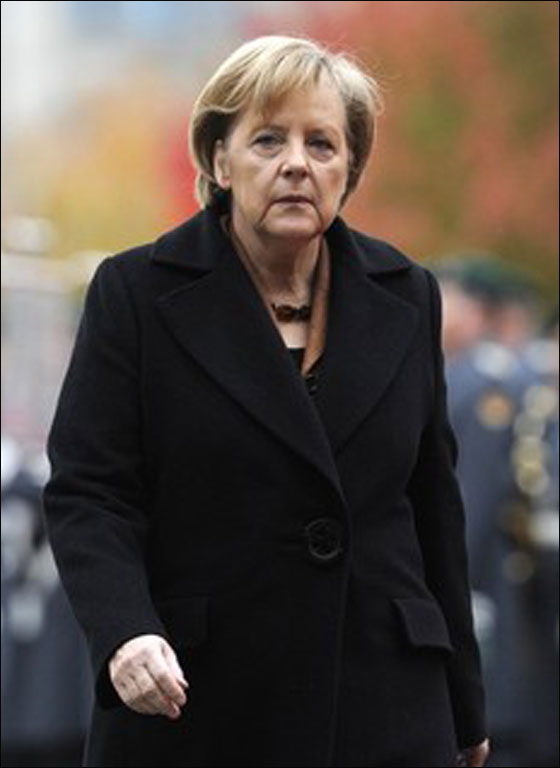 مصافحة المستشارة الألمانية ميركل للاعب أوزيل تحدث أزمة سياسية! صورة رقم 6 مصافحة المستشارة الألمانية ميركل للاعب أوزيل تحدث أزمة سياسية! صورة رقم 6