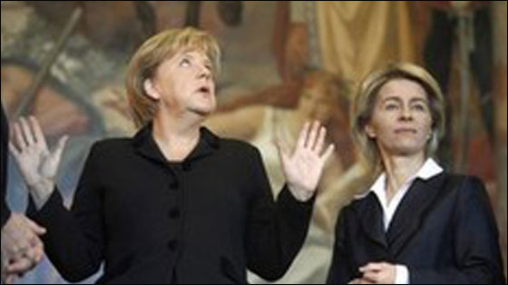 مصافحة المستشارة الألمانية ميركل للاعب أوزيل تحدث أزمة سياسية! صورة رقم 5 مصافحة المستشارة الألمانية ميركل للاعب أوزيل تحدث أزمة سياسية! صورة رقم 5