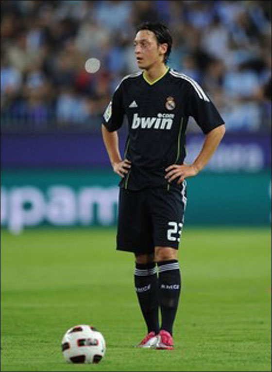 مصافحة المستشارة الألمانية ميركل للاعب أوزيل تحدث أزمة سياسية! صورة رقم 7 مصافحة المستشارة الألمانية ميركل للاعب أوزيل تحدث أزمة سياسية! صورة رقم 7