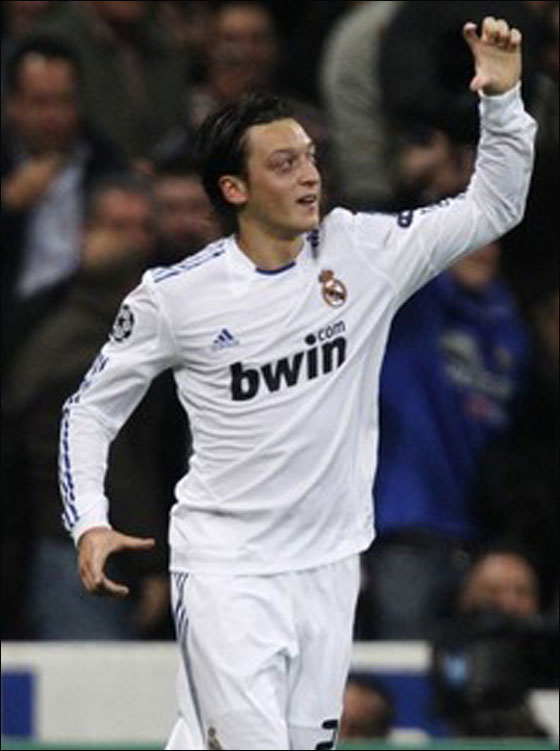 مصافحة المستشارة الألمانية ميركل للاعب أوزيل تحدث أزمة سياسية! صورة رقم 11 مصافحة المستشارة الألمانية ميركل للاعب أوزيل تحدث أزمة سياسية! صورة رقم 11