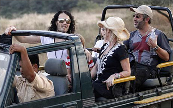 الكوميدي راسل براند يتزوج كاتي بيري ولكن.. في محمية للنمور صورة رقم 11 الكوميدي راسل براند يتزوج كاتي بيري ولكن.. في محمية للنمور صورة رقم 11