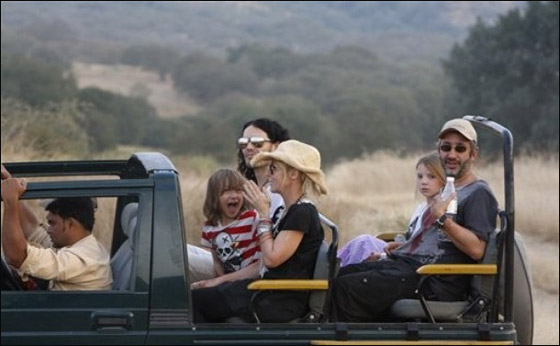 الكوميدي راسل براند يتزوج كاتي بيري ولكن.. في محمية للنمور صورة رقم 18 الكوميدي راسل براند يتزوج كاتي بيري ولكن.. في محمية للنمور صورة رقم 18