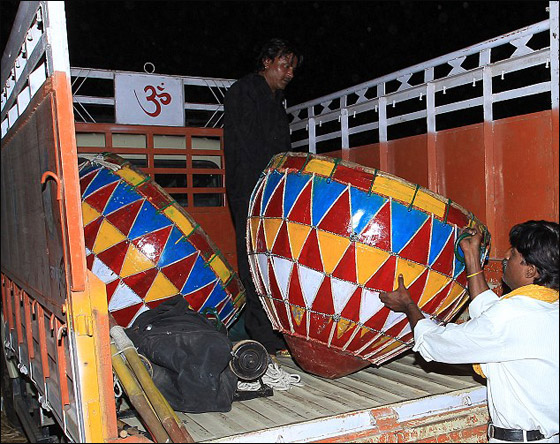 الكوميدي راسل براند يتزوج كاتي بيري ولكن.. في محمية للنمور صورة رقم 8 الكوميدي راسل براند يتزوج كاتي بيري ولكن.. في محمية للنمور صورة رقم 8