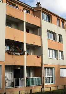 رأت زوجها عاريا، ظنته الشيطان فقفزت وأسرتها من النافذة! صورة رقم 1