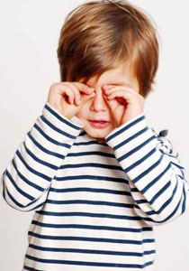 ام تترك طفلها في الشارع وهو يصرخ باكيا على امل عودتها! صورة رقم 1