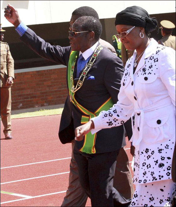 رئيس زمبابوي يكتشف خيانات زوجته وشخص ما سيقتل قريبا! صورة رقم 5 رئيس زمبابوي يكتشف خيانات زوجته وشخص ما سيقتل قريبا! صورة رقم 5