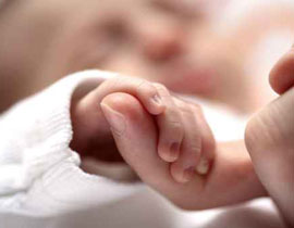 عثور ممرضة على طفل حي داخل حاوية نفايات! صورة رقم 1 عثور ممرضة على طفل حي داخل حاوية نفايات! صورة رقم 1