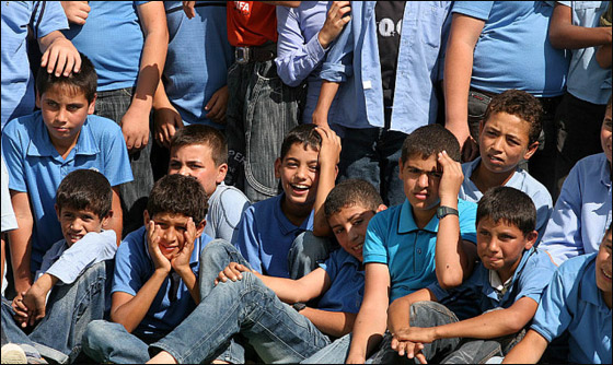 مهرجون بريطانيون يرسمون البسمة على شفاه أطفال غزة! صورة رقم 3 مهرجون بريطانيون يرسمون البسمة على شفاه أطفال غزة! صورة رقم 3