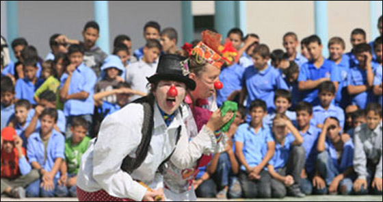 مهرجون بريطانيون يرسمون البسمة على شفاه أطفال غزة! صورة رقم 18 مهرجون بريطانيون يرسمون البسمة على شفاه أطفال غزة! صورة رقم 18