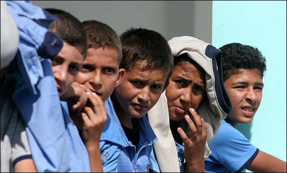 مهرجون بريطانيون يرسمون البسمة على شفاه أطفال غزة! صورة رقم 11 مهرجون بريطانيون يرسمون البسمة على شفاه أطفال غزة! صورة رقم 11