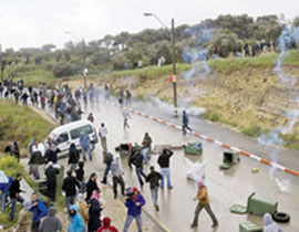 مواجهات واعتقالات وقنابل مسيلة للدموع في أم الفحم صورة رقم 1 مواجهات واعتقالات وقنابل مسيلة للدموع في أم الفحم صورة رقم 1