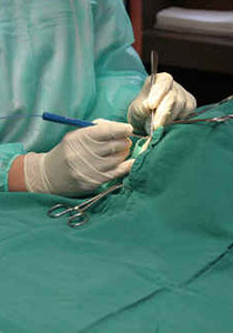 طبيب أمريكي يجري أكثر من 40 عملية للعيون مجاناً في فلسطين! صورة رقم 2 طبيب أمريكي يجري أكثر من 40 عملية للعيون مجاناً في فلسطين! صورة رقم 2