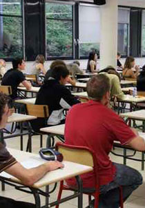 اقتحم الجامعة وعدل ورقة اجاباته.. فأحيل الى المحكمة! صورة رقم 1