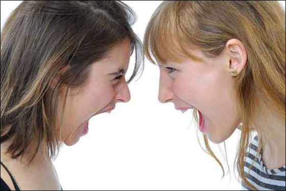 دافعت عن ابنها.. فأغرقتها ثلاث نساء بمياه غازية! صورة رقم 1