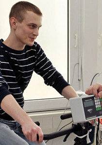 لأول مرة.. الماني يعيش بقلب صناعي منذ 5 سنوات!!  صورة رقم 1