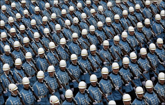 تفاديا للاحراج.. الرئيس التركي يفصل بين الجيش والزوجة!  صورة رقم 11