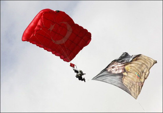 تفاديا للاحراج.. الرئيس التركي يفصل بين الجيش والزوجة!  صورة رقم 5