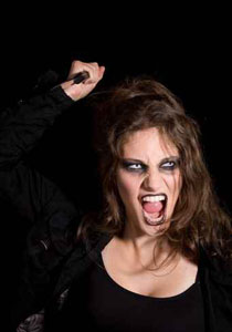 قمة العنف.. نمساوية تطعن زوجها لانه منعها من تذوق طعامه! صورة رقم 1 قمة العنف.. نمساوية تطعن زوجها لانه منعها من تذوق طعامه! صورة رقم 1