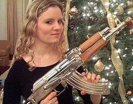 سلاح من ذهب يخدش مشاعر رئيس جهاز المخابرات البريطاني! صورة رقم 1