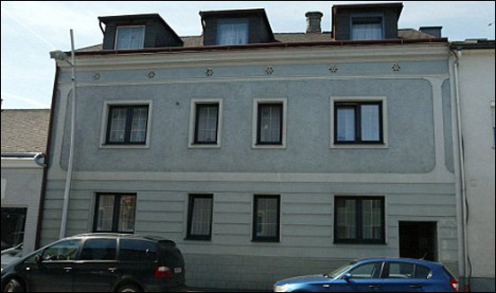 أشهر مغتصب.. فخور باغتصابه لابنته التي أكسبته الشهرة!!  صورة رقم 4