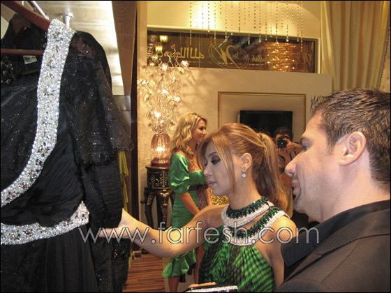 الزغبي ترتدي فستانا من تصميم عطالله وتفتتح بوتيكه في قطر! صورة رقم 2 الزغبي ترتدي فستانا من تصميم عطالله وتفتتح بوتيكه في قطر! صورة رقم 2