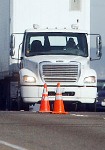 تحرش شاب بابنته.. فاستقل شاحنة وقام بدهسه! صورة رقم 1