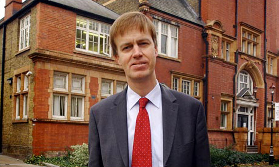 انتقاماً للعراقيين: مسلمة تطعن نائباً بريطانياً وتمثل امام المحكمة  صورة رقم 6