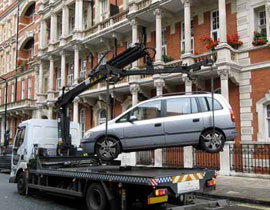 حجز سيارة إماراتي لمدة سنة بعد أن ارتكب 12 مخالفة في 5 دقائق صورة رقم 1 حجز سيارة إماراتي لمدة سنة بعد أن ارتكب 12 مخالفة في 5 دقائق صورة رقم 1