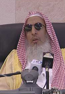 مفتي السعودية: أداء الابن فريضة الحج عن والديه مؤكدة في حقه! صورة رقم 1