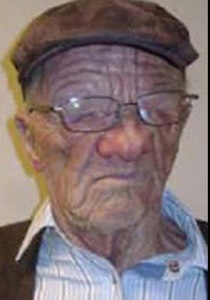 تنكر بملابس وقناع عجوز ليتسلل الى الطائرة.. فأكتشفت لعبته! صورة رقم 1 تنكر بملابس وقناع عجوز ليتسلل الى الطائرة.. فأكتشفت لعبته! صورة رقم 1