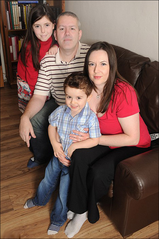 منذ ولادته وحتى سن الرابعة لا يأكل من فمه! صورة رقم 3 منذ ولادته وحتى سن الرابعة لا يأكل من فمه! صورة رقم 3