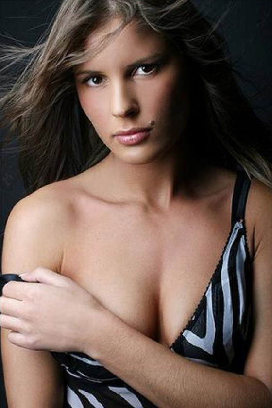 طائرة برلسكوني نقلت الحشيش إلى حفلات النوع في فيلته!  صورة رقم 4