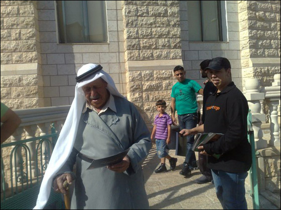 orange تتجوّل في شوارع سخنين وتزور مشاهدي مباراة سخنين واشدود في الدوحة صورة رقم 9 orange تتجوّل في شوارع سخنين وتزور مشاهدي مباراة سخنين واشدود في الدوحة صورة رقم 9